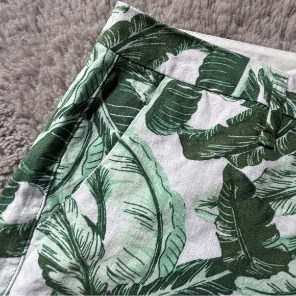Old Navy Linen Blend green and white Botanical Print Flat Front Shorts, Size 6 - Picture 2 of 8